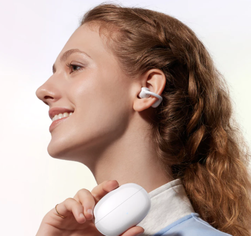 UGREEN ClipBuds Pro lifestyle